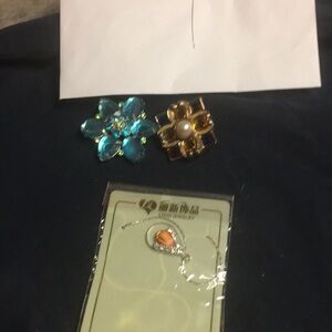 Elegant Floral Brooches and Necklace Set